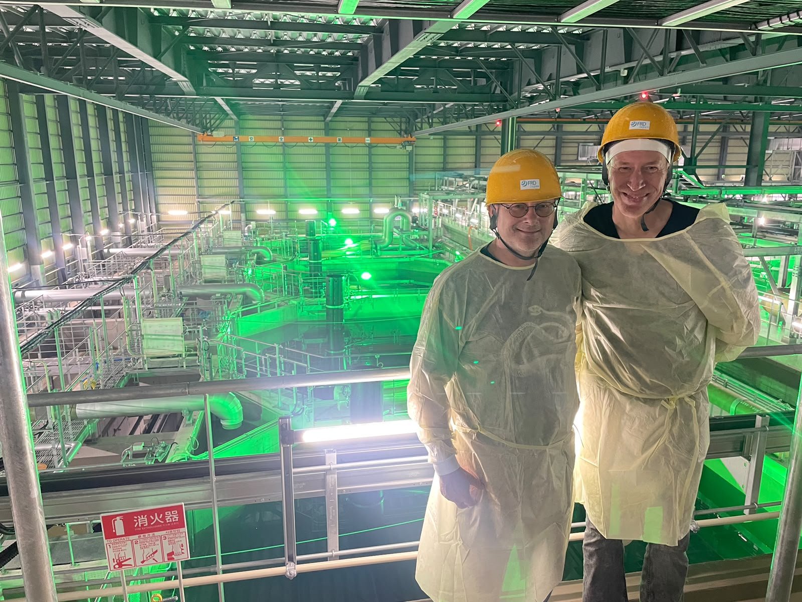 Harry Palm und Harald Bachmann über den Becken